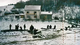 Minobacači 120 mm na položaju u operaciji Zima 94